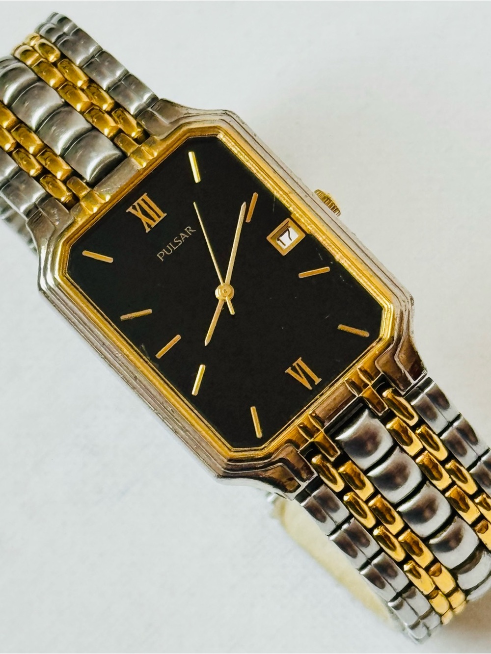 Vintage Pulsar Men's Cut Corner Tank Watch Two Tone Black Dial Date V722-5000